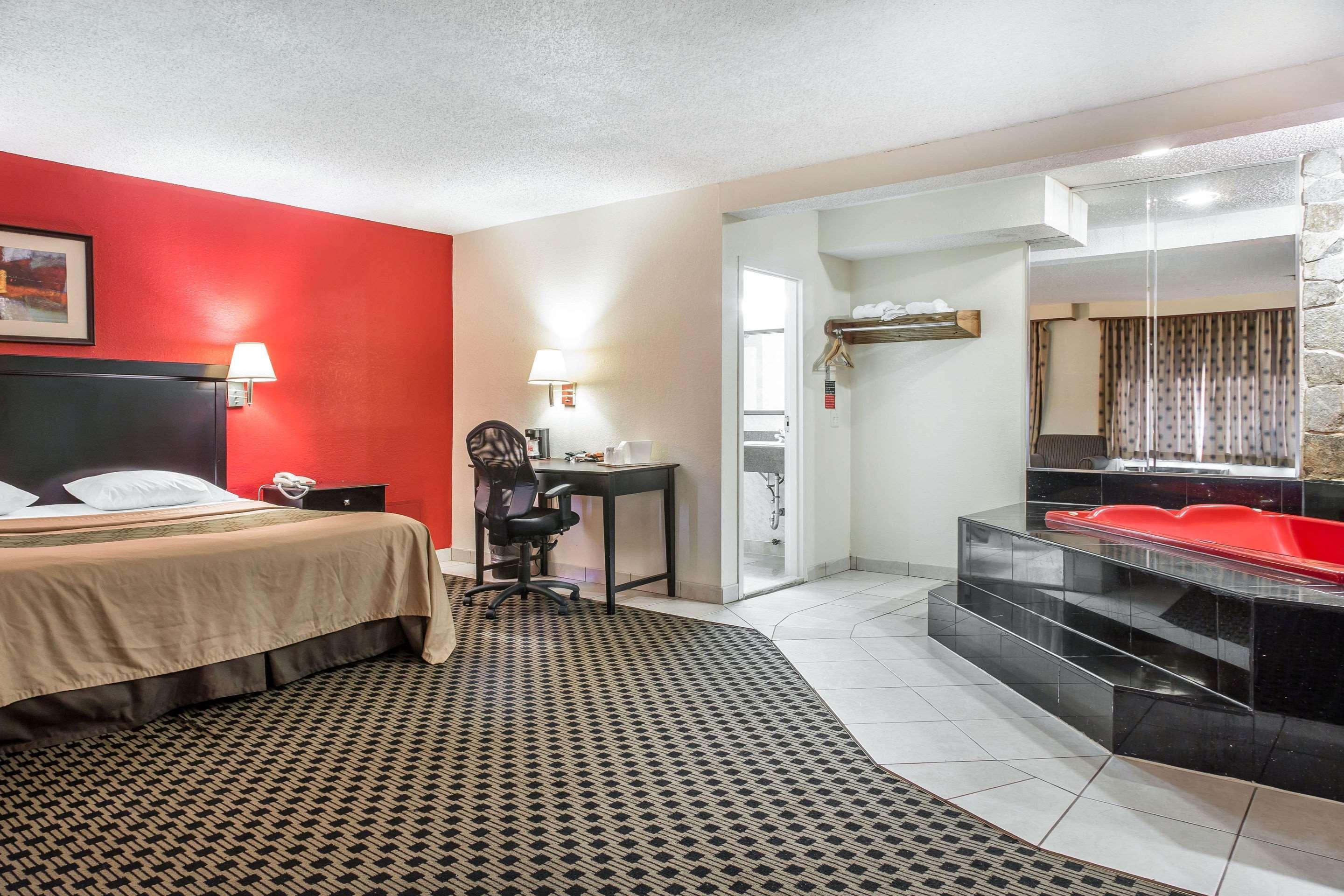 Econo Lodge West Haven Eksteriør billede