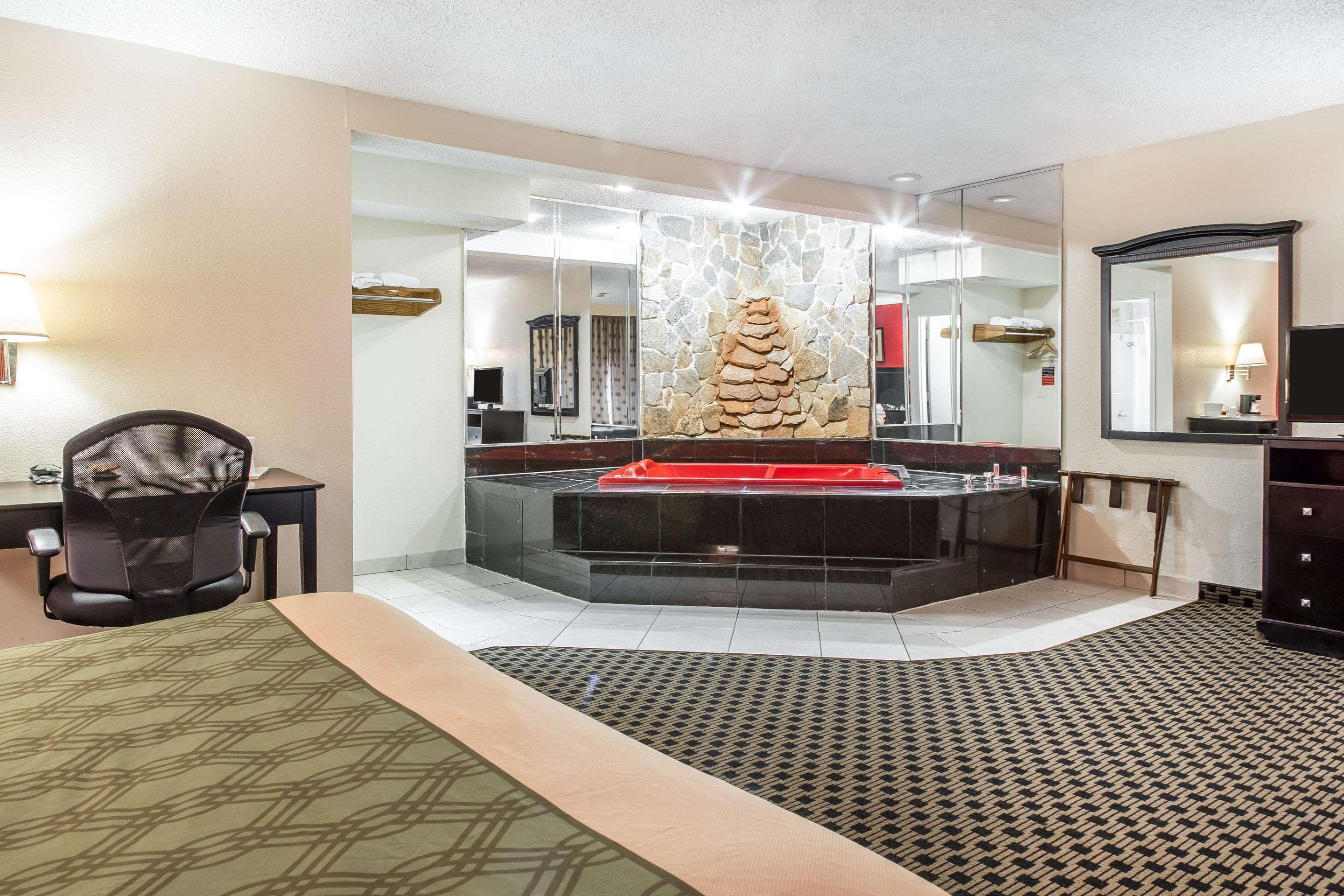 Econo Lodge West Haven Eksteriør billede