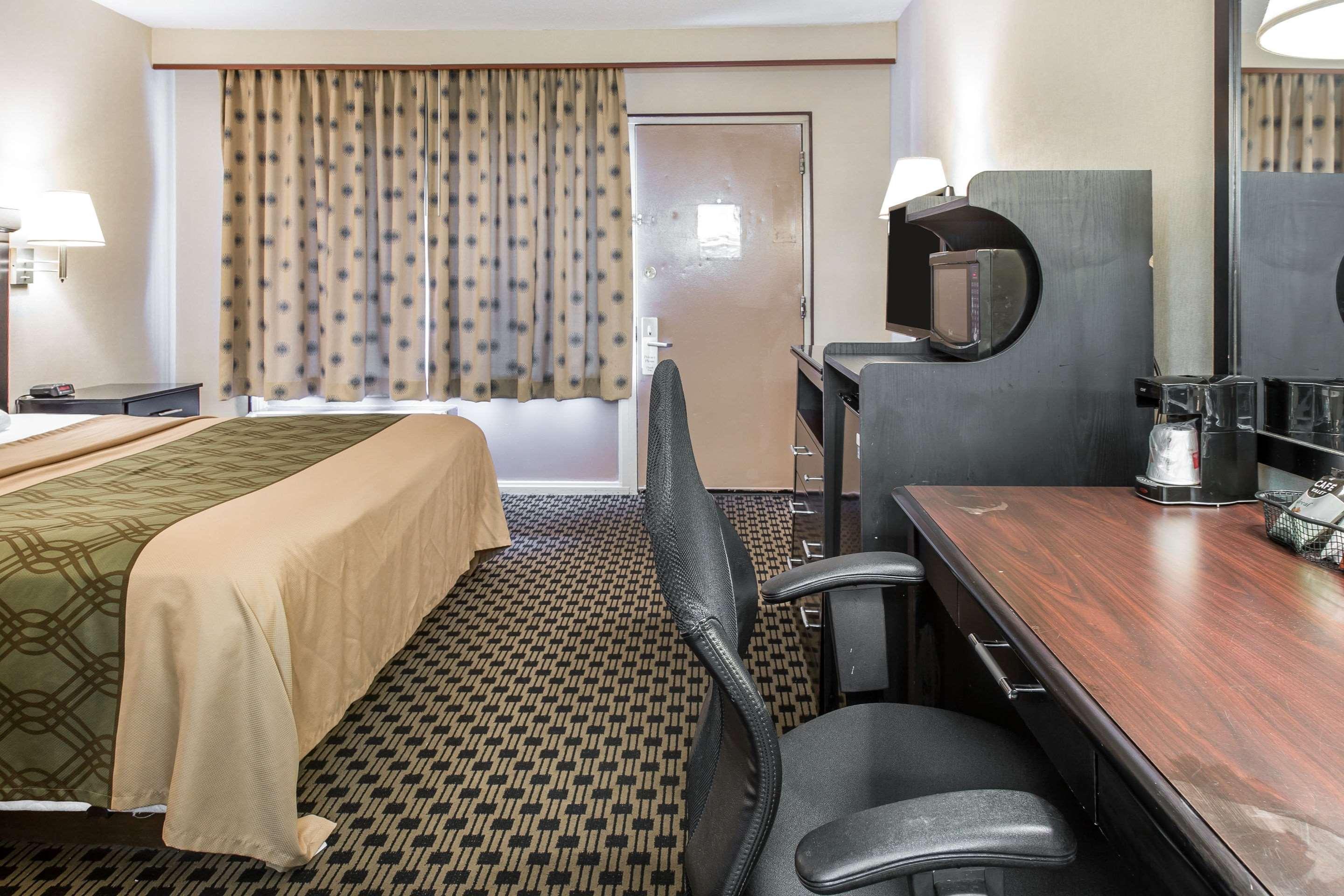 Econo Lodge West Haven Eksteriør billede